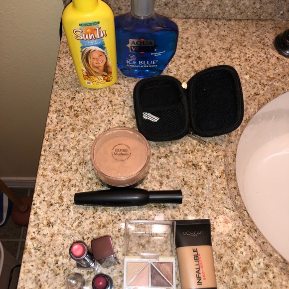 Makeup/accessories bundle - Picture 4 of 5